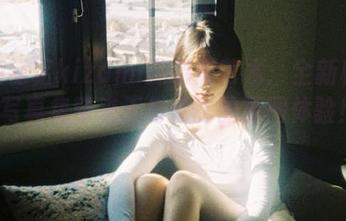 探索铭铭kizami的摄影艺术：全新秘书主题写真集带来无与伦比的原图体验！.txt