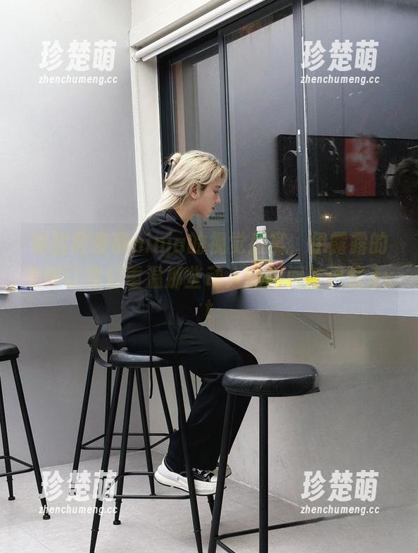 体验阿寨寨ninja的视觉盛宴，伊露露的美图让我们重温那些动人的瞬间与记忆.txt