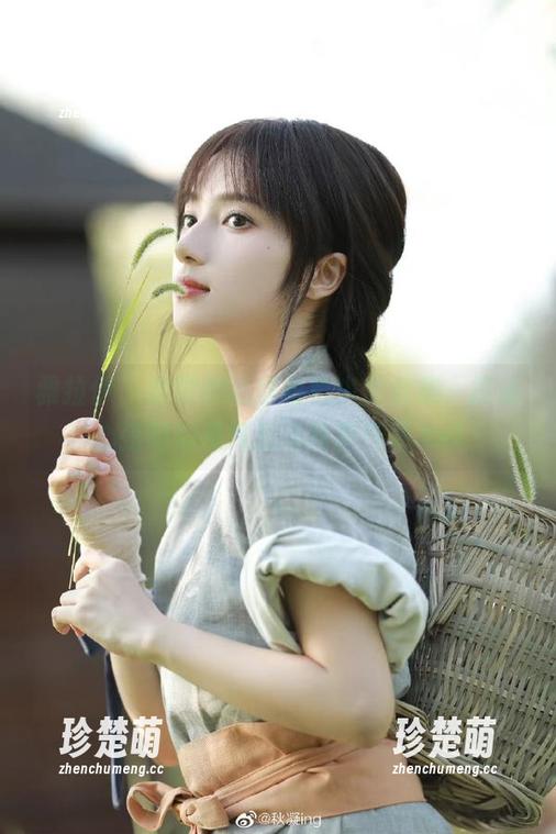 雅拉伊-微微 雅拉伊 - 微微的私房粉色少女合集,撩动心弦的浪漫气息与纯真气质.txt
