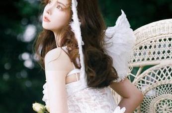 青丘女神 – 在白裙中徜徉，文曦私拍套图带你领略别样风情.txt