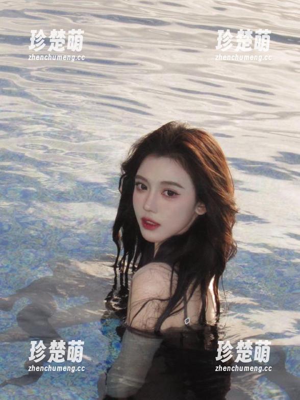 青豆客-Una尤娜 青豆客 - Una尤娜短裤写真合集,优雅与时尚的完美结合图片.txt