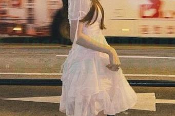 魅妍社 – Angela小热巴海边写真新图集上线，每一张都是夏日的美丽瞬间.txt