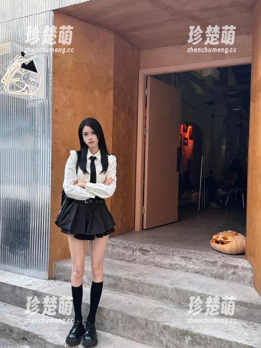 魅妍社 - 杨晨晨sugar办公室特辑：私房美图展现的工作台前精彩瞬间.txt