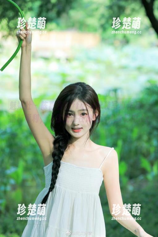 魅妍社 - 陈嘉嘉Tiffany泳装写真作品：福利福利，让你沉浸在她的迷人身影中.txt