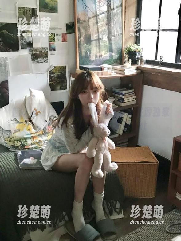 魅妍社 - 黄歆苑的红裙写真集：资源独家，释放你心中对美的渴望.txt