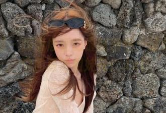 微密圈 – 探索鹿瑶的最新图包：修女考验中的叛逆姐妹花！.txt