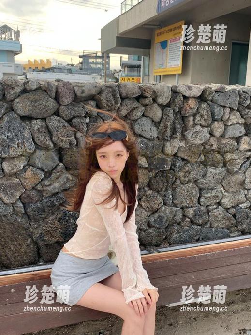 微密圈 - 探索鹿瑶的最新图包：修女考验中的叛逆姐妹花！.txt